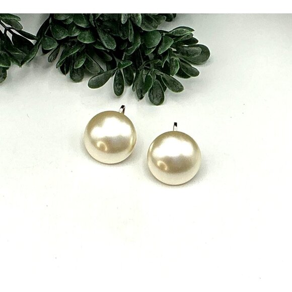 Vintage off white Faux Pearl Clip-On Earrings - Picture 1 of 4